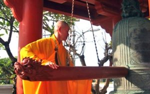 Đại Hồng Chung: Biểu Tượng Tâm Linh Của Phật Giáo