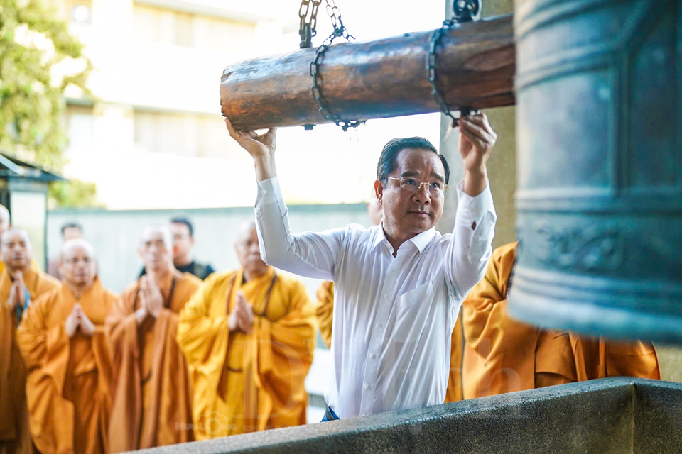 Cách đánh chuông chùa theo nghi thức cổ truyền Phật giáo Việt Nam cach danh chuong chua theo nghi thuc phat giao viet nam 2