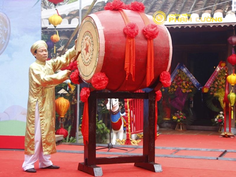 đánh trống đình làng