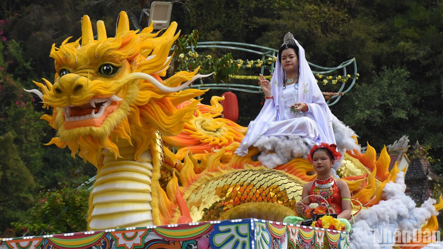 Lễ Quan Thế Âm Bồ Tát